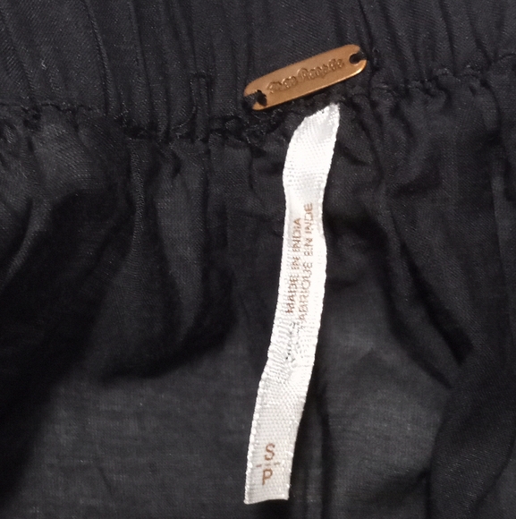 Free People " Vacay Vibin" Cold Shoulder Embroidered top - Picture 7 of 8